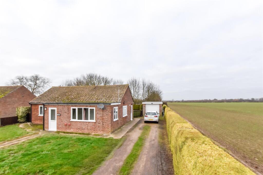 2 bed Detached bungalow for rent in Beck Row. From Clarke Philips - Newmarket 2 bed Detached bungalow for rent in Beck Row. From Clarke Philips - Newmarket