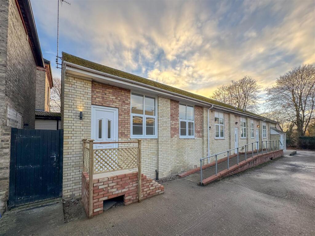 2 bed Annexe for rent in Newmarket. From Clarke Philips - Newmarket 2 bed Annexe for rent in Newmarket. From Clarke Philips - Newmarket