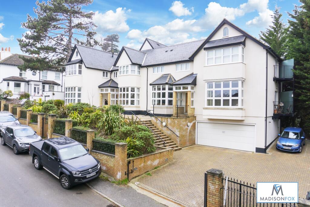 2 bed Apartment for rent in Loughton. From Madison Fox Estate Agents