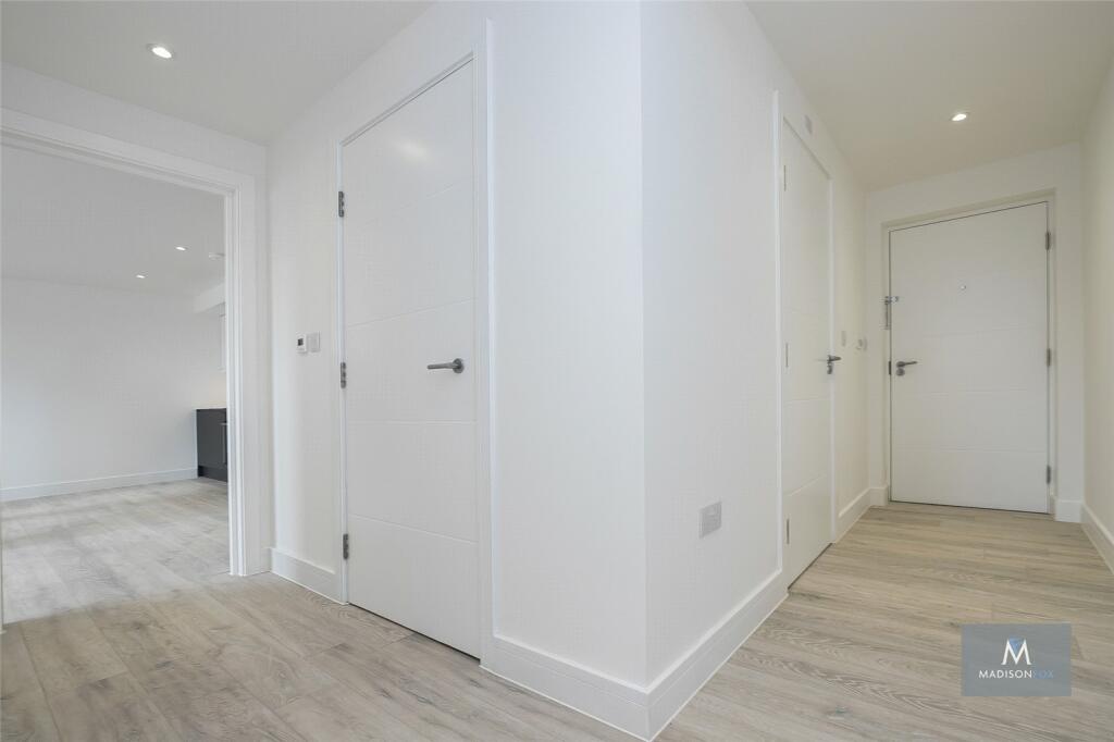 1 bed Apartment for rent in Loughton. From Madison Fox Estate Agents