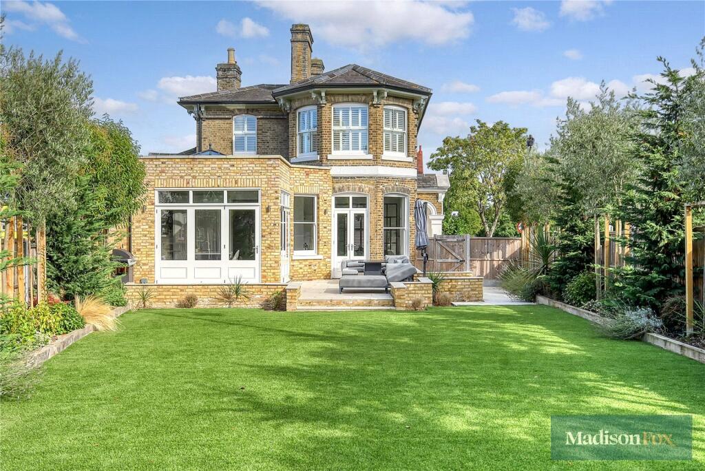 5 bed Detached for rent in Woodford. From Madison Fox - Loughton 5 bed Detached for rent in Woodford. From Madison Fox - Loughton