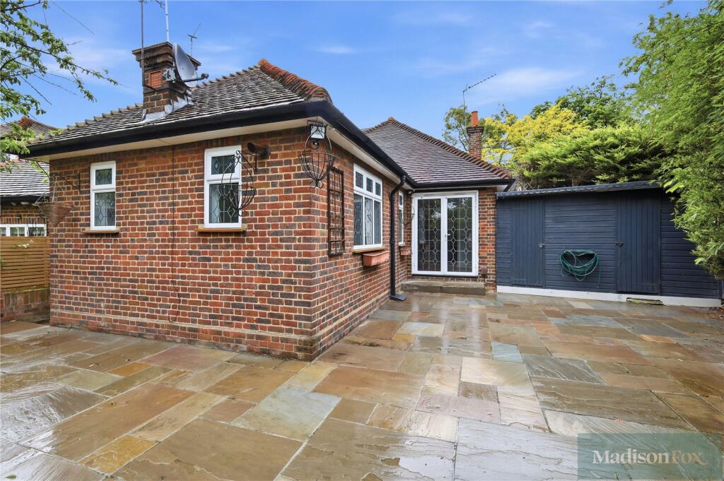 3 bed Bungalow for rent in Chigwell. From Madison Fox - Loughton