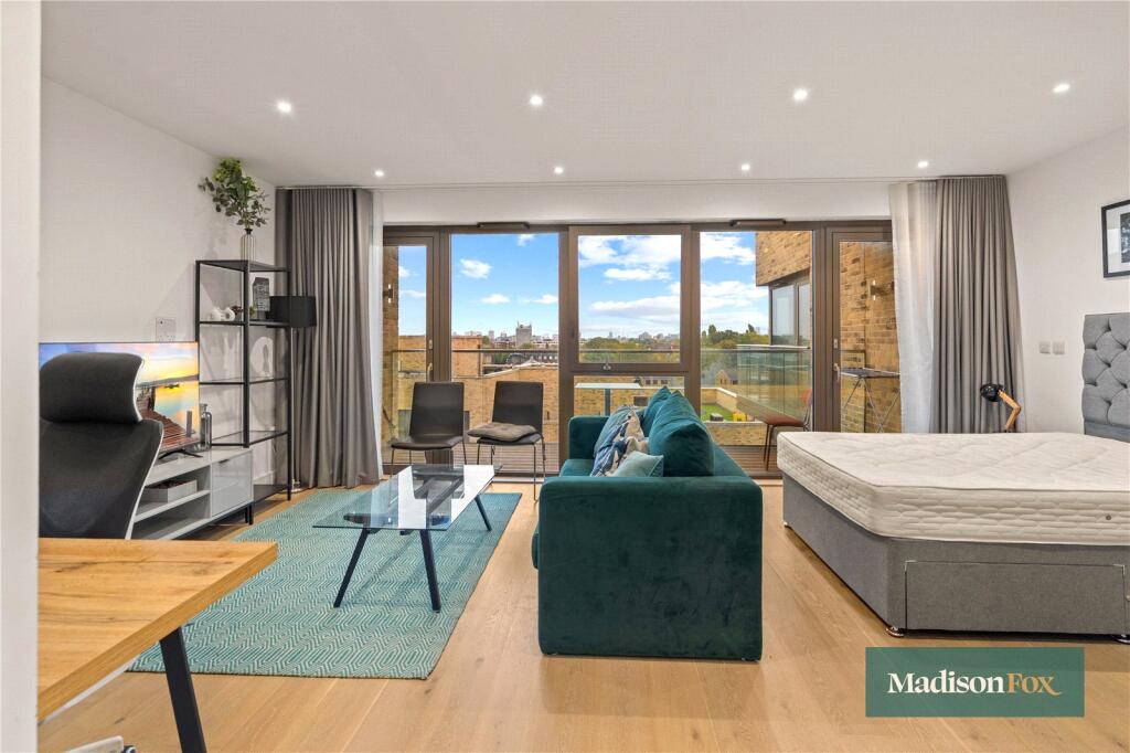 4 bed Studio for rent in Stepney. From Madison Fox - Loughton