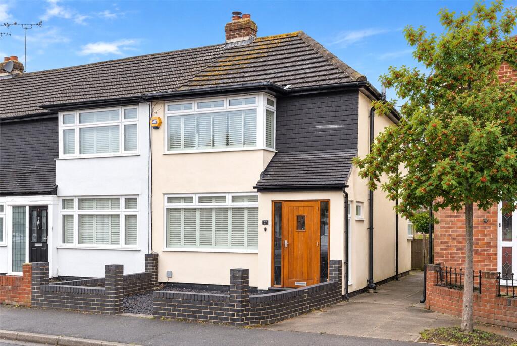 3 bed End of Terrace for rent in Loughton. From Madison Fox - Loughton 3 bed End of Terrace for rent in Loughton. From Madison Fox - Loughton
