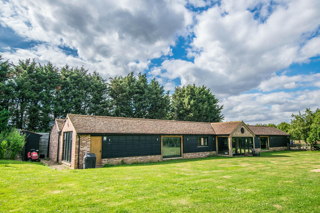 4 bed Barn Conversion for rent in Hertford. From Steven Oates - Hertford