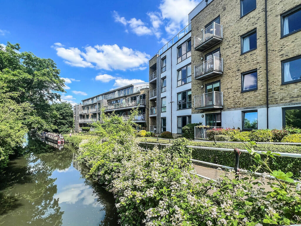 2 bed Apartment for rent in Hertford Heath. From Steven Oates - Hertford