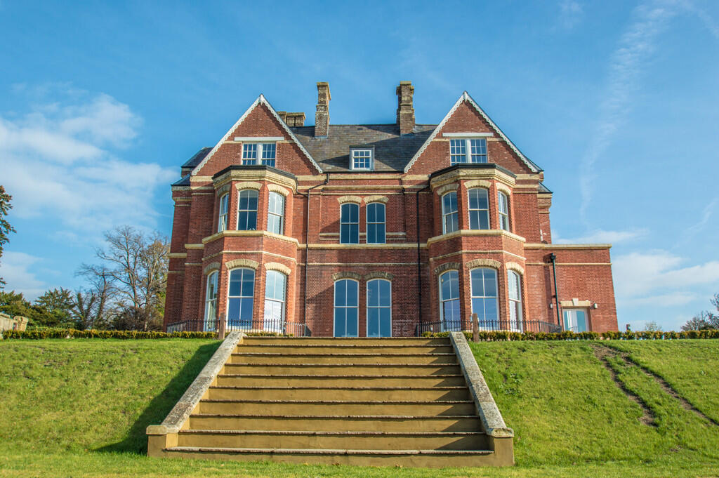 2 bed Apartment for rent in Hawkhurst. From Steven Oates - Hertford