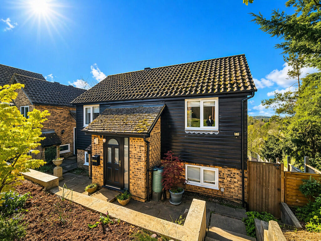 3 bed Detached for rent in Hertingfordbury. From Steven Oates - Hertford
