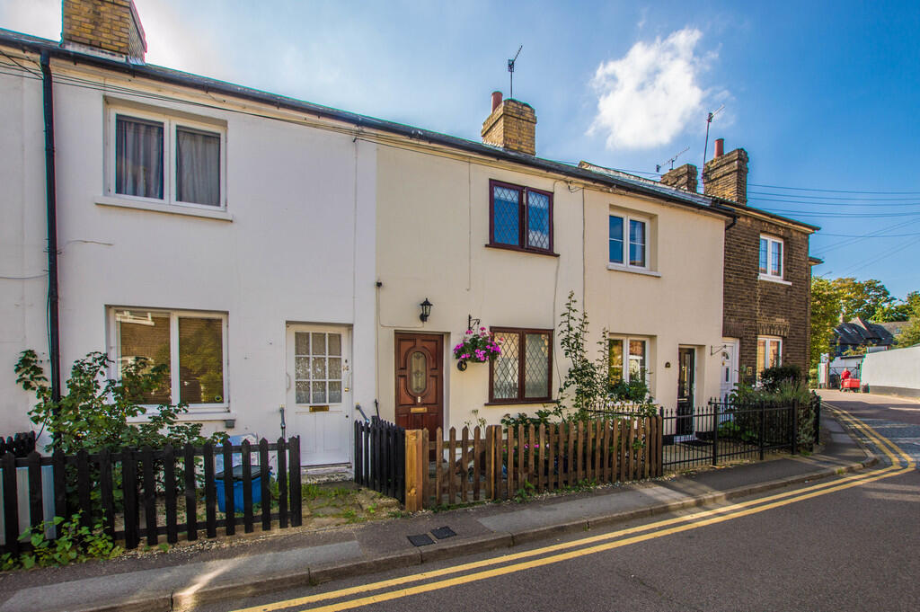 2 bed Mid Terraced House for rent in Hertford. From Steven Oates - Hertford