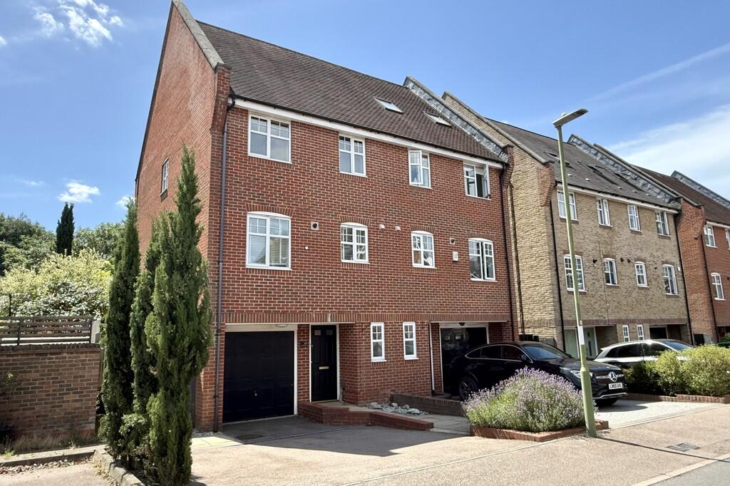 4 bed Semi Detached for rent in Hertford Heath. From Steven Oates - Hertford 4 bed Semi Detached for rent in Hertford Heath. From Steven Oates - Hertford