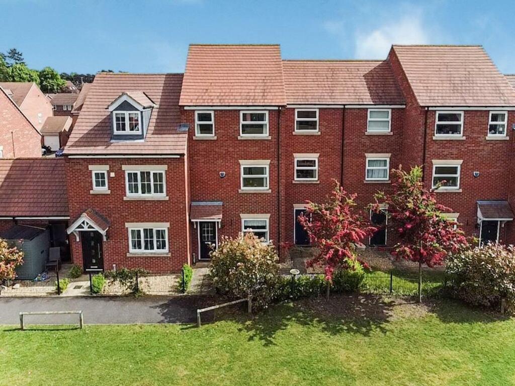 4 bed Mid Terraced House for rent in Retford. From Alexander Jacob