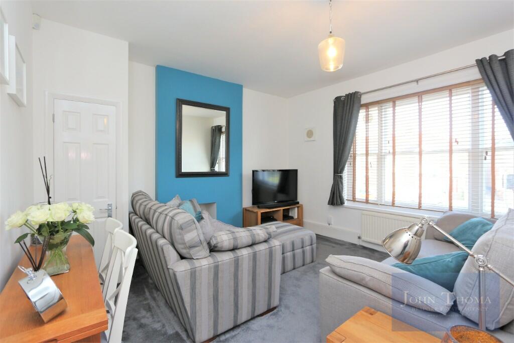 2 bed Apartment for rent in Woodford. From John Thoma Bespoke Estate Agents