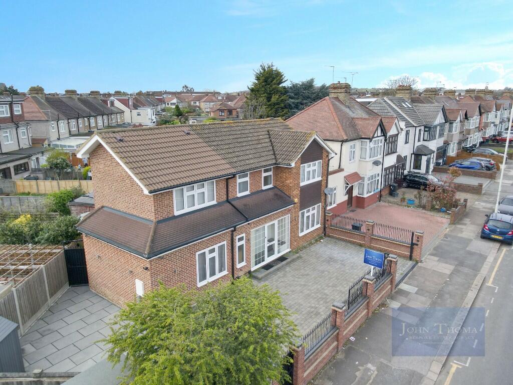 4 bed Detached House for rent in London. From John Thoma Bespoke Estate Agents