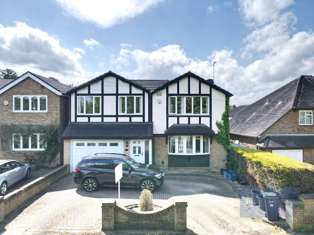 5 bed Detached House for rent in Chingford. From John Thoma Bespoke Estate Agents