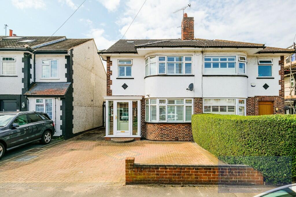 4 bed Semi Detached for rent in Wanstead. From John Thoma Bespoke Estate Agency - Chigwell Branch