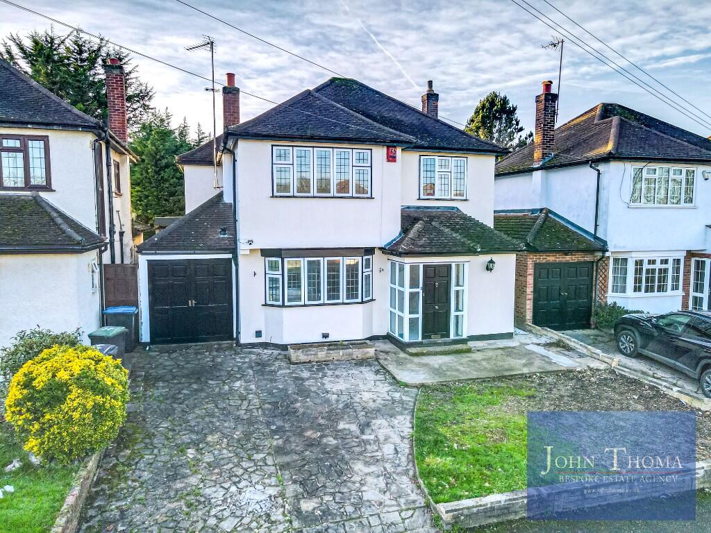 4 bed Detached for rent in Chigwell. From John Thoma Bespoke Estate Agency - Chigwell Branch