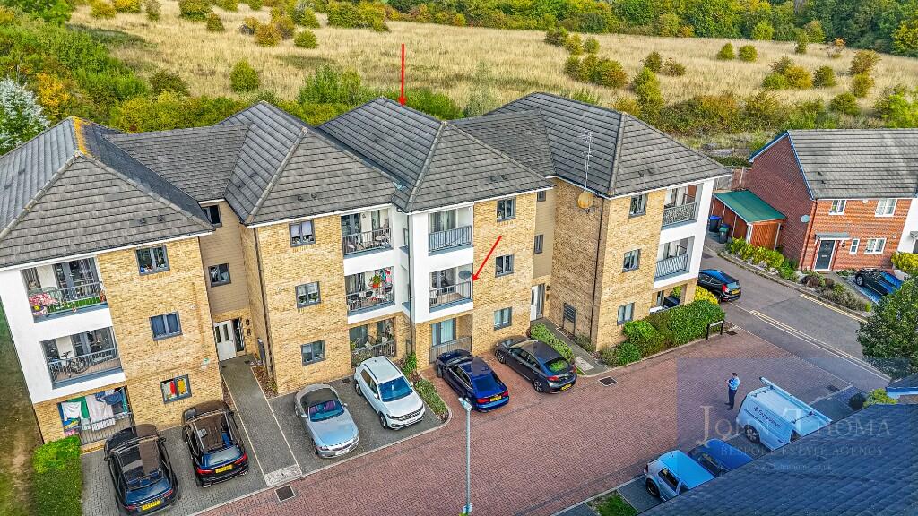2 bed Apartment for rent in Chigwell. From John Thoma Bespoke Estate Agency - Chigwell Branch
