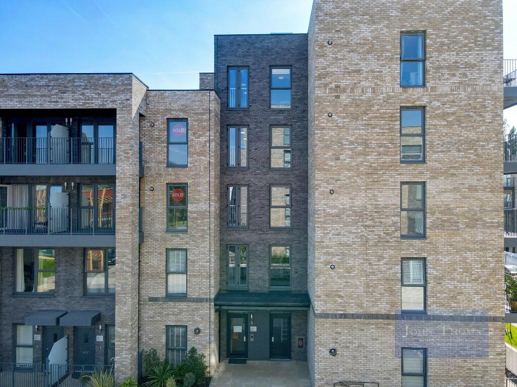 2 bed Apartment for rent in Loughton. From John Thoma Bespoke Estate Agency - Chigwell Branch