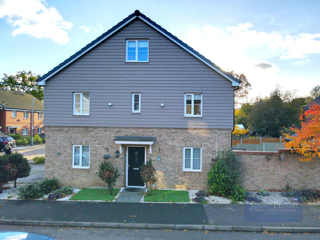 4 bed End of Terrace for rent in Chigwell. From John Thoma Bespoke Estate Agency - Chigwell Branch