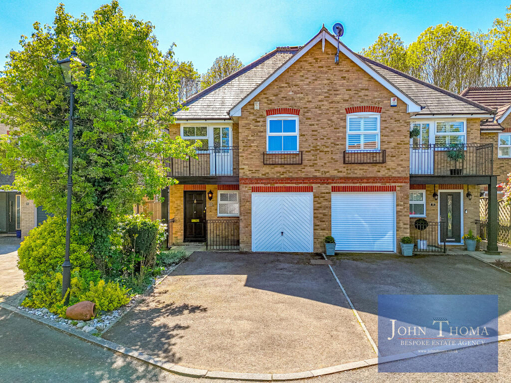 4 bed Semi Detached for rent in Loughton. From John Thoma Bespoke Estate Agency - Chigwell Branch 4 bed Semi Detached for rent in Loughton. From John Thoma Bespoke Estate Agency - Chigwell Branch