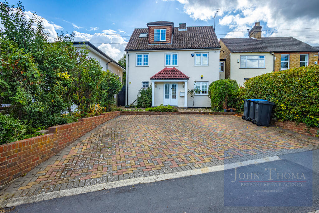 4 bed Detached for rent in Chigwell. From John Thoma Bespoke Estate Agency - Chigwell Branch