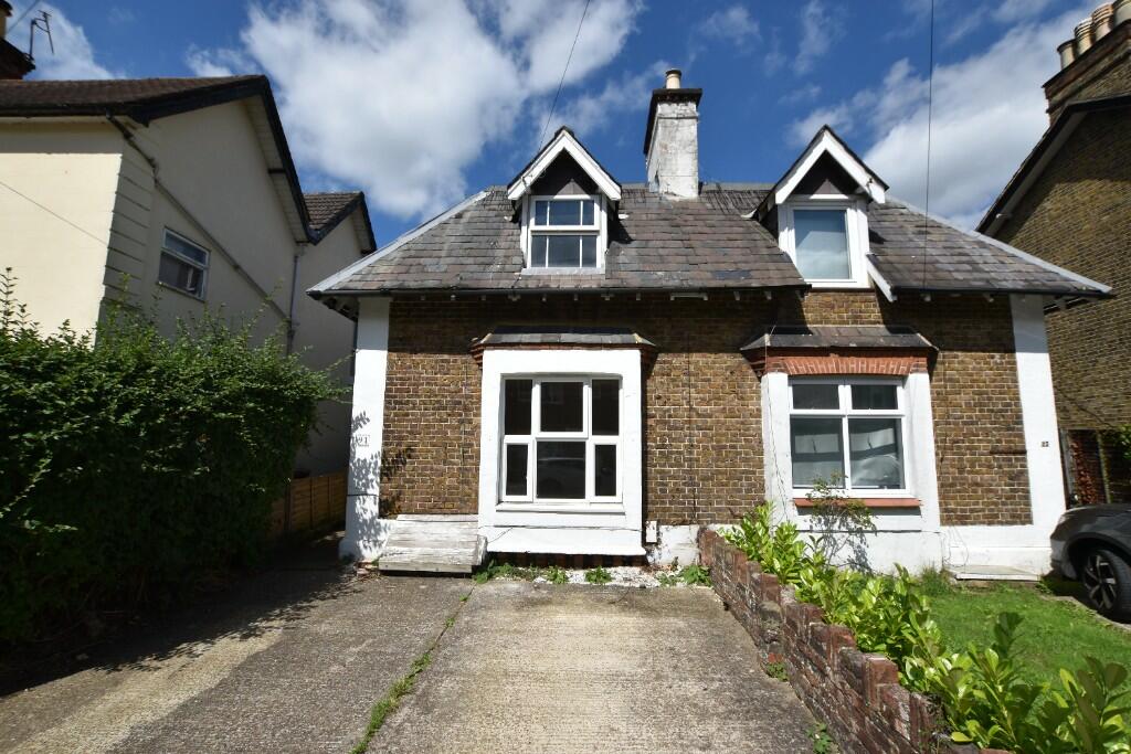 2 bed Semi-Detached House for rent in Reigate. From James Dean - Reigate