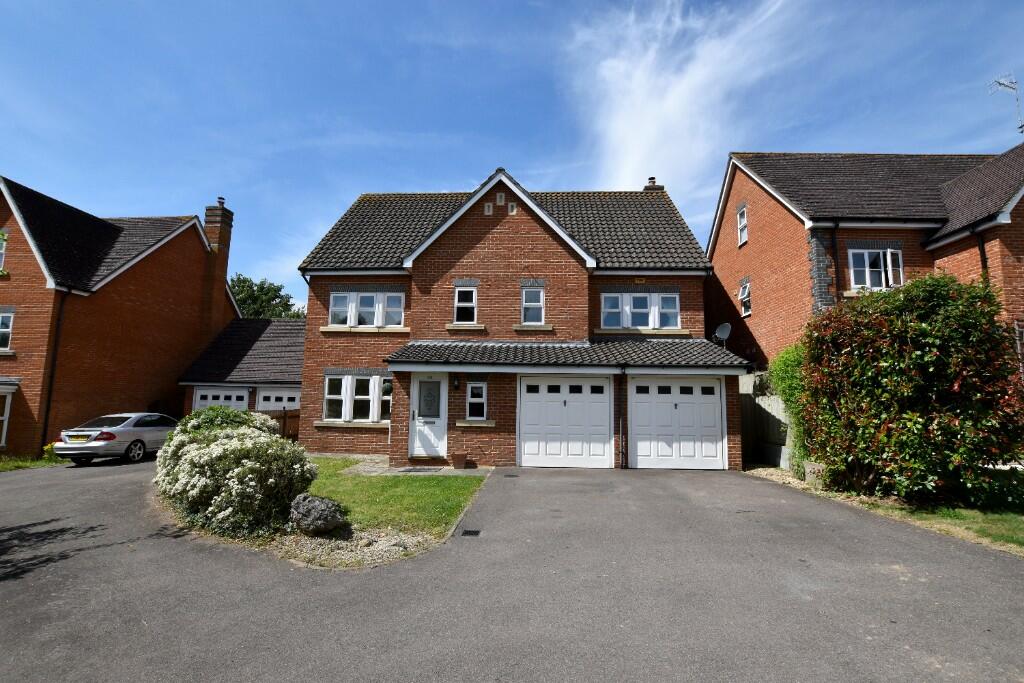 6 bed Detached House for rent in Redhill. From James Dean - Reigate