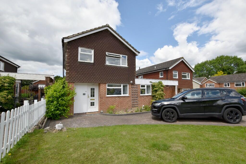 3 bed Detached House for rent in Salfords. From James Dean - Reigate