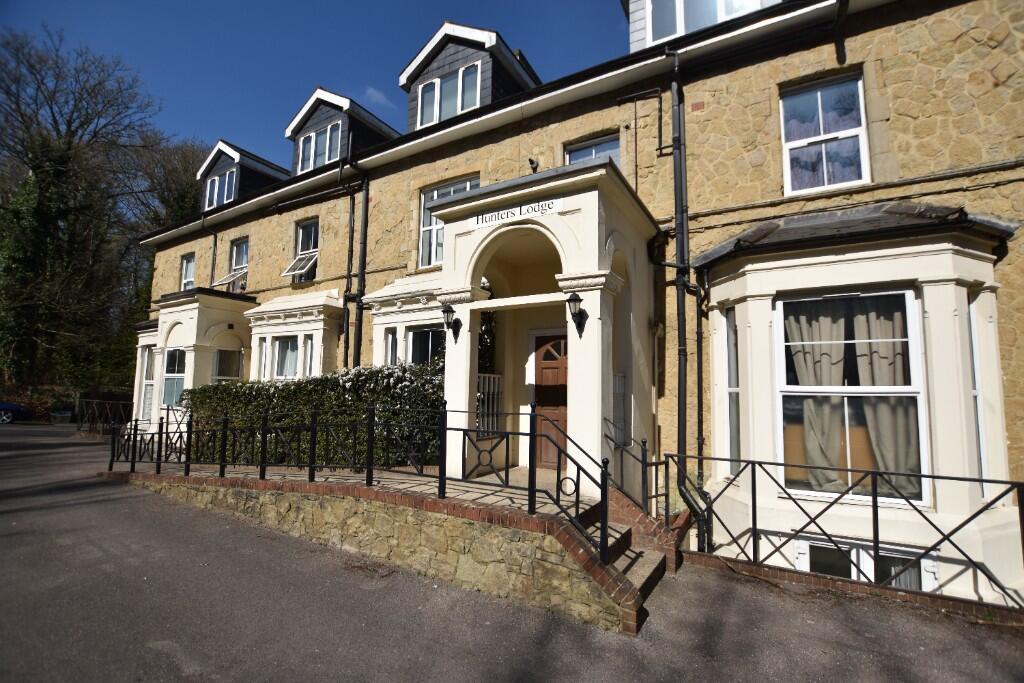 2 bed 1st Floor Flat for rent in Redhill. From JamesDean Estate Agents - Reigate