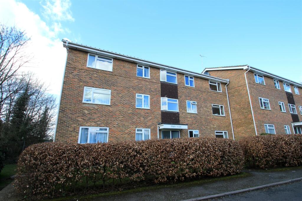 2 bed 1st Floor Flat for rent in Reigate. From JamesDean Estate Agents - Reigate