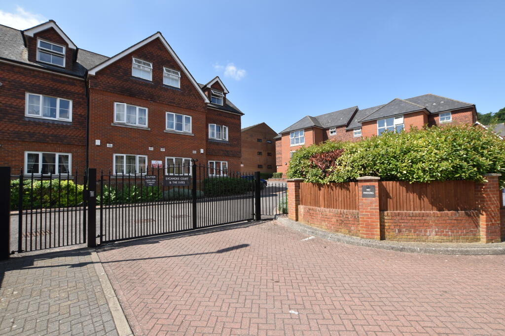 1 bed 1st Floor Flat for rent in Redhill. From JamesDean Estate Agents - Reigate 1 bed 1st Floor Flat for rent in Redhill. From JamesDean Estate Agents - Reigate