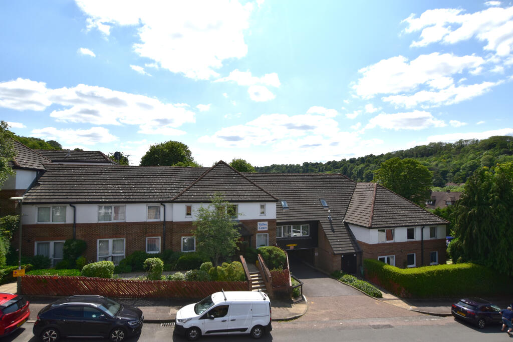 2 bed House (unspecified) for rent in Caterham. From JamesDean Estate Agents - Reigate