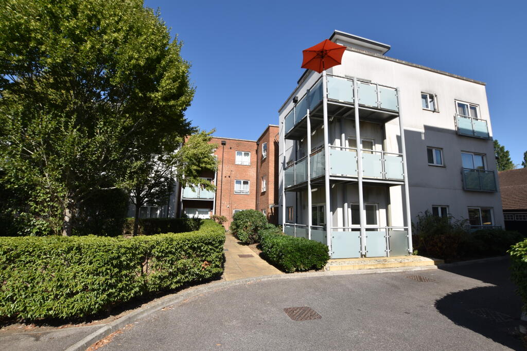2 bed House (unspecified) for rent in South Merstham. From JamesDean Estate Agents - Reigate