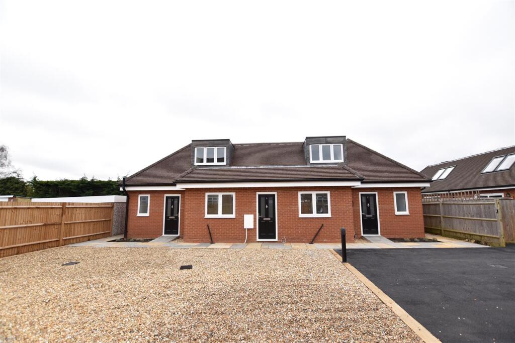 1 bed 1st Floor Flat for rent in Salfords. From JamesDean Estate Agents - Reigate 1 bed 1st Floor Flat for rent in Salfords. From JamesDean Estate Agents - Reigate