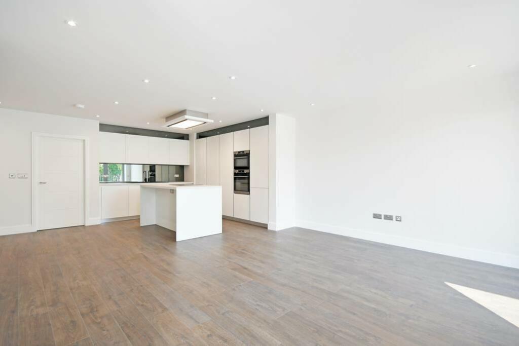 2 bed Apartment for rent in Long Line. From Ascent Lettings - Sheffield