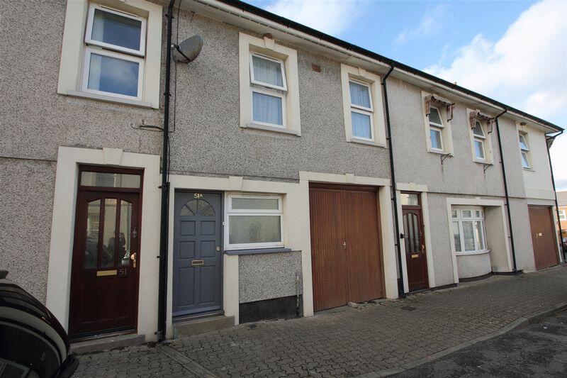 3 bed 1st Floor Flat for rent in Penarth. From David Baker - Penarth