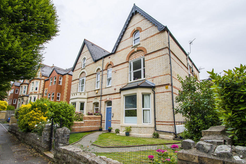 1 bed 1st Floor Flat for rent in Penarth. From David Baker - Penarth