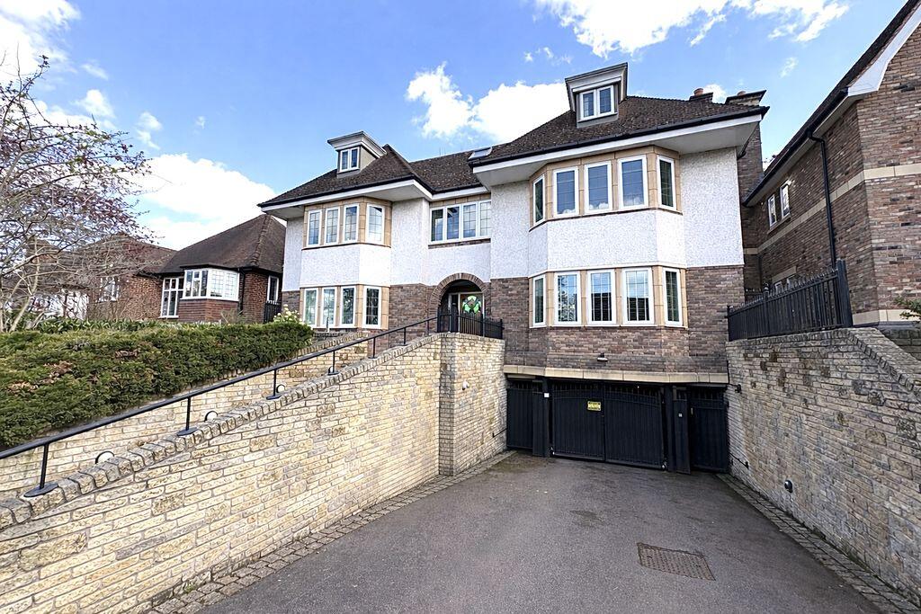 2 bed 1st Floor Flat for rent in Royal Sutton Coldfield. From Paul Carr - Streetly