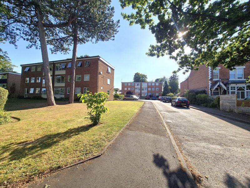 2 bed 1st Floor Flat for rent in Royal Sutton Coldfield. From Paul Carr - Streetly