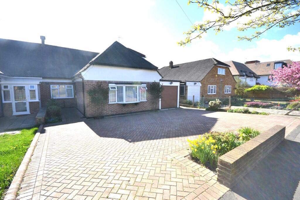 4 bed Semi Detached for rent in Theydon Bois. From Stevenette & Company - Epping 4 bed Semi Detached for rent in Theydon Bois. From Stevenette & Company - Epping