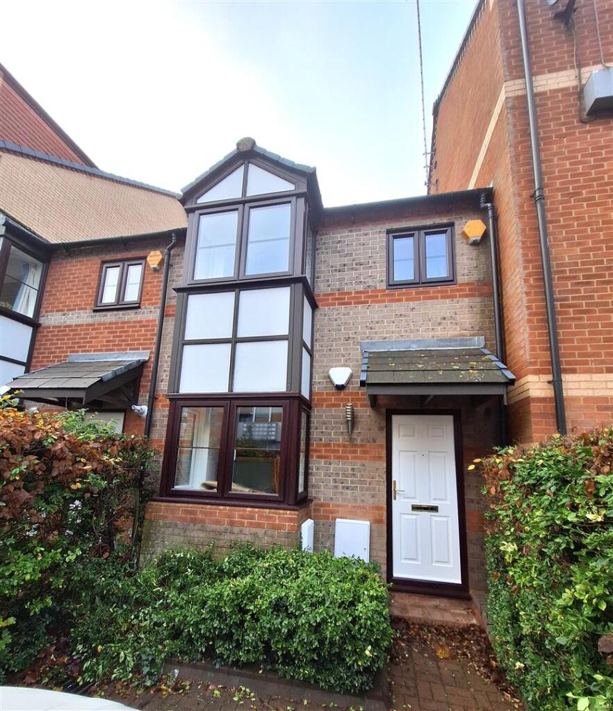 3 bed Mid Terraced House for rent in Reading. From Walmsley Estate Agents - Caversham