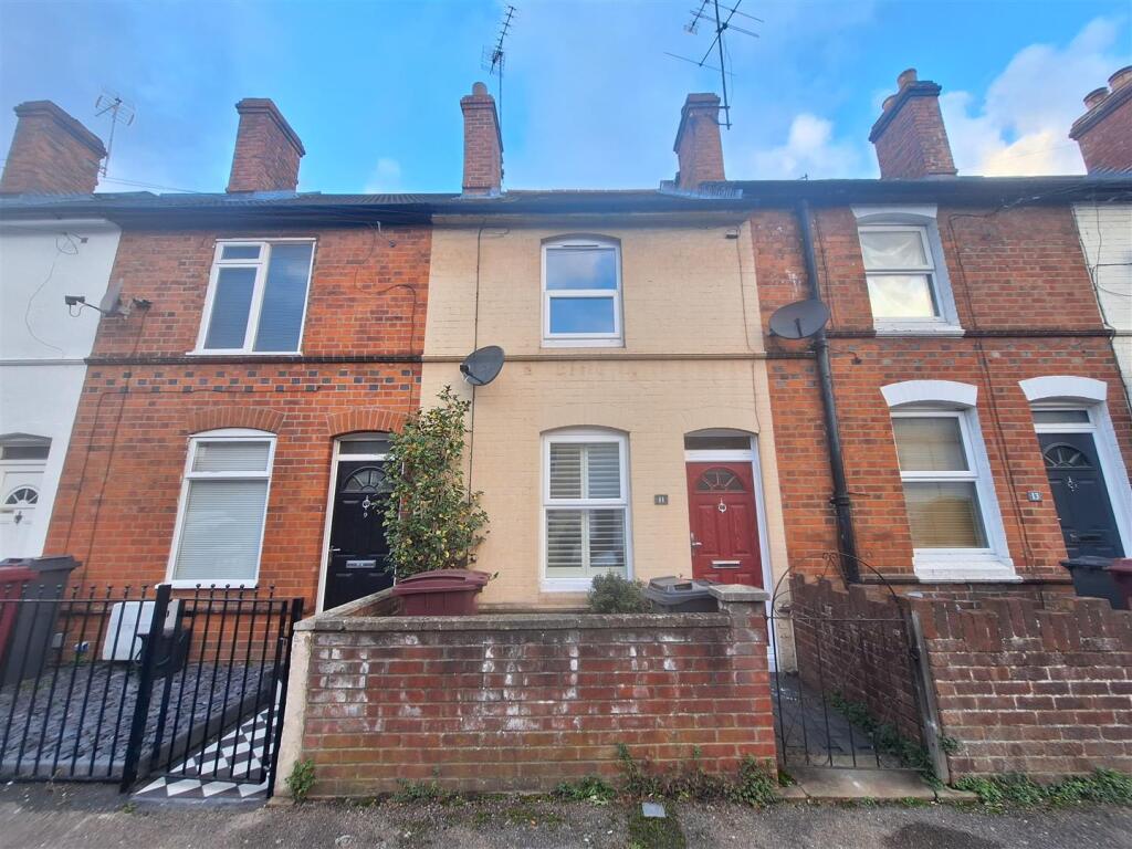 3 bed Mid Terraced House for rent in Reading. From Walmsley Estate Agents - Caversham