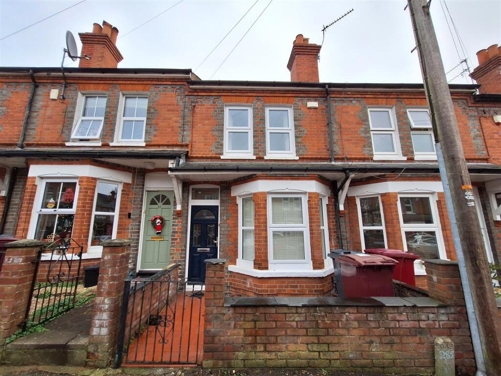 2 bed Mid Terraced House for rent in Chalkhouse Green. From Walmsley Estate Agents - Caversham