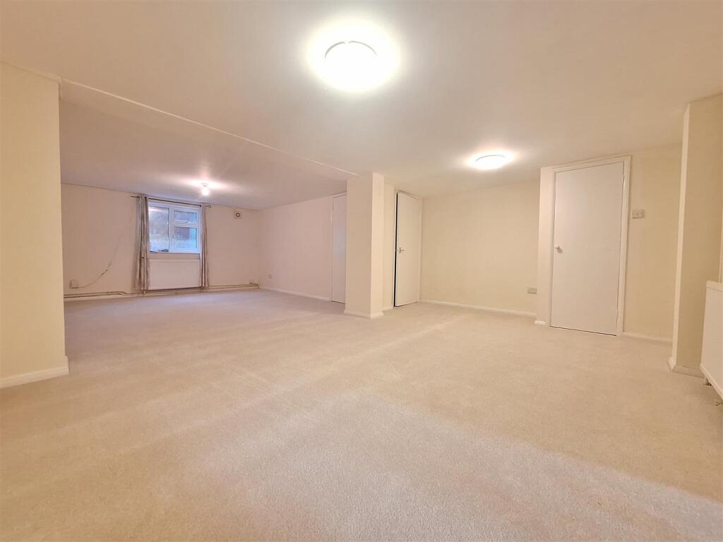 0 bed Studio for rent in Reading. From Walmsley Estate Agents - Caversham