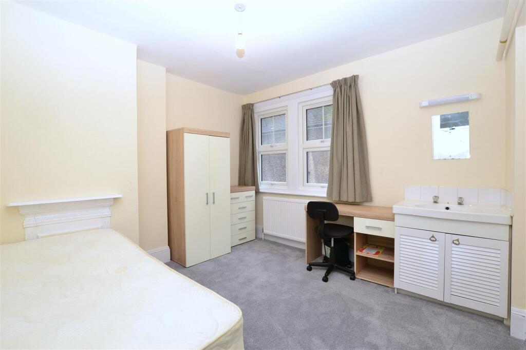 1 bed House Share for rent in Reading. From Walmsley Estate Agents - Caversham