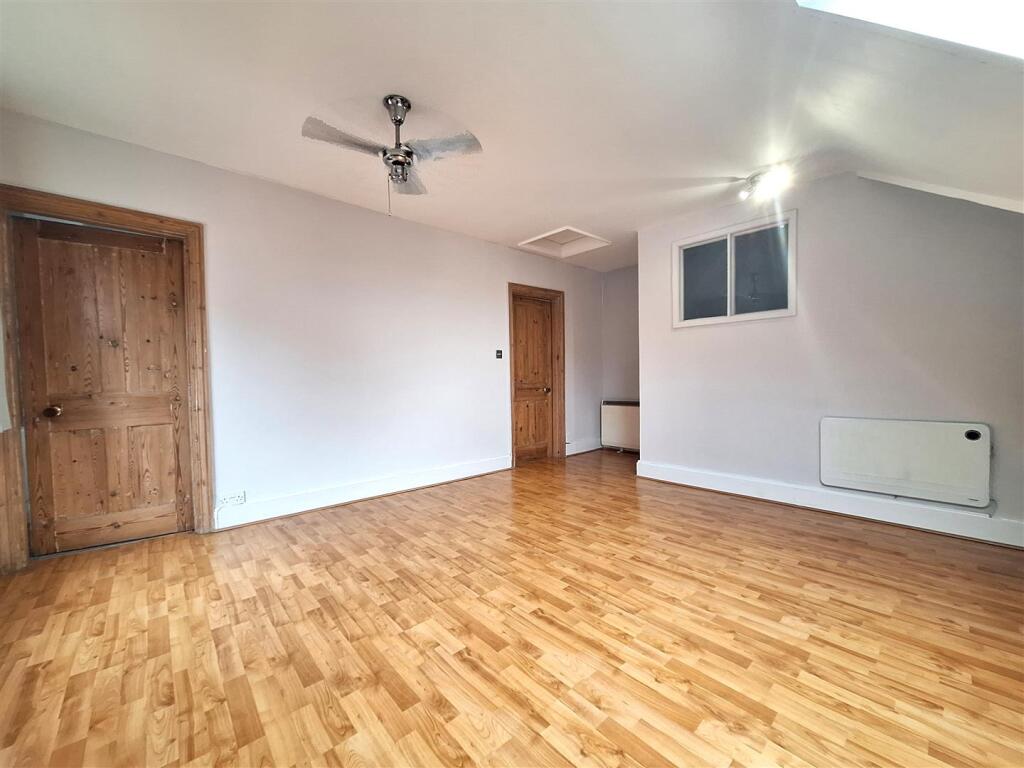 2 bed 1st Floor Flat for rent in Reading. From Walmsley Estate Agents - Caversham