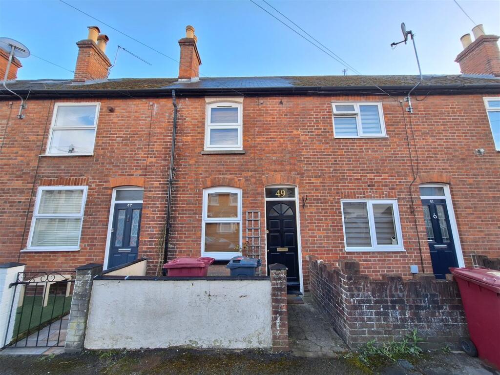 3 bed Mid Terraced House for rent in Reading. From Walmsley Estate Agents - Caversham