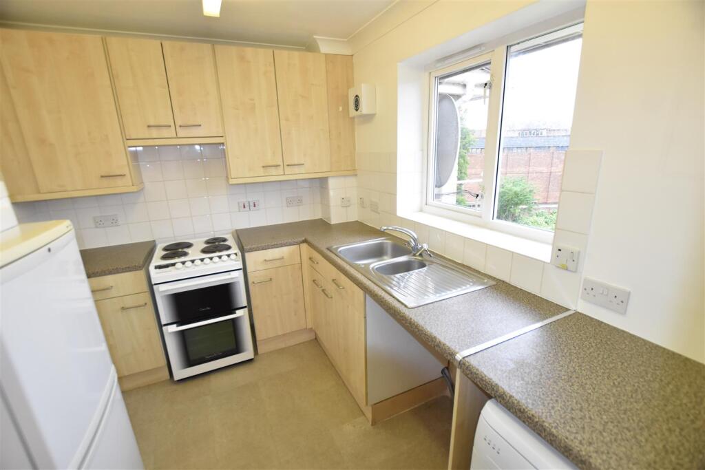 2 bed Apartment for rent in Chalkhouse Green. From Walmsley Estate Agents - Caversham
