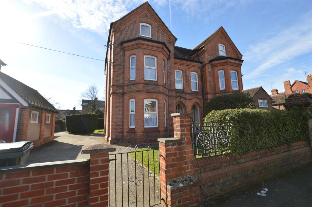 1 bed 1st Floor Flat for rent in Reading. From Walmsley Estate Agents - Caversham