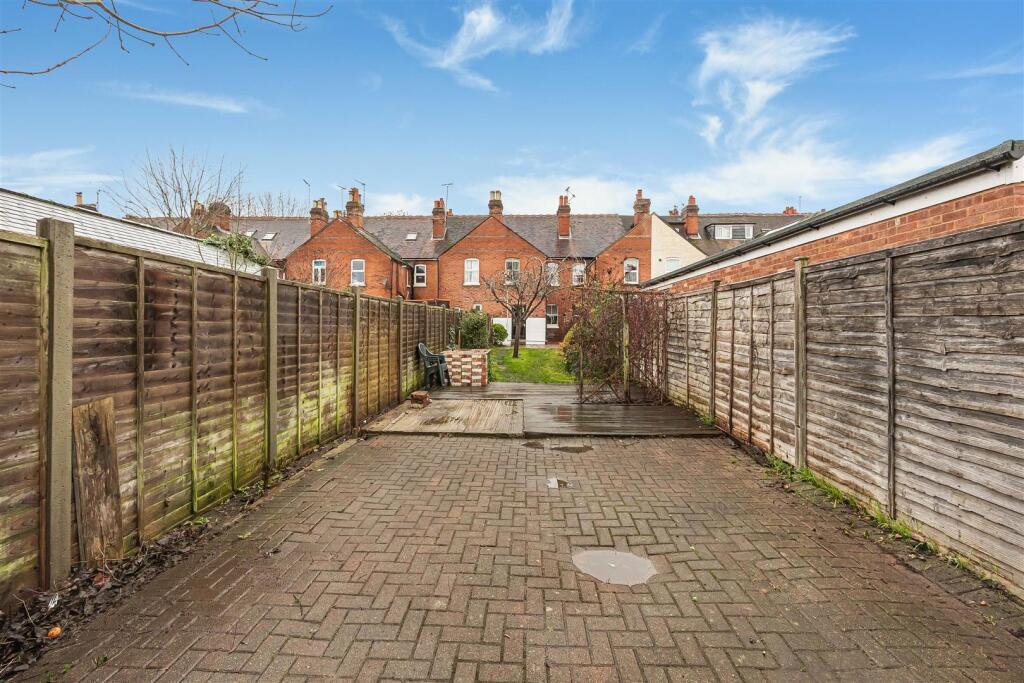 3 bed Mid Terraced House for rent in Reading. From Walmsley Estate Agents - Caversham